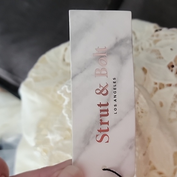 NWT Strut & Bolt ivory blouse with lace georgous  detail size large - Picture 9 of 9